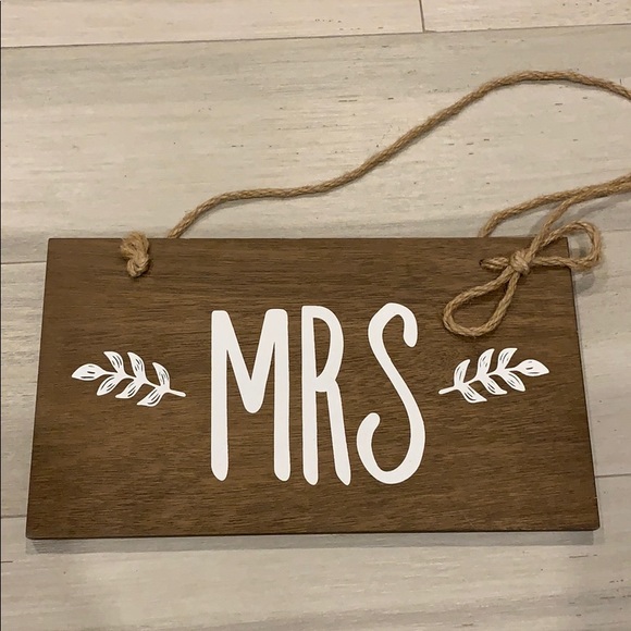 Mr. & Mrs. Rustic Wedding Signs ๐ - Picture 2 of 4